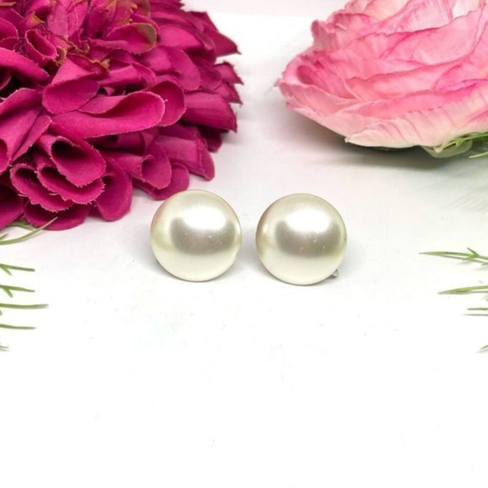 VINTAGE⚜️Cabochon Faux Pearl Clip Earrings